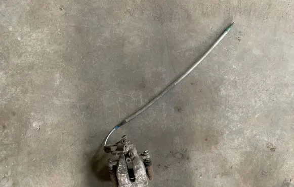 Peugeot 3008 I Rear brake caliper 