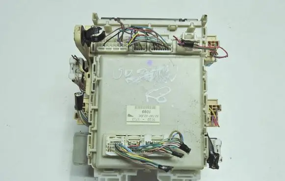 Toyota Urban Cruiser (XP110) Fuse box set 82730-52J00 91221713 1099