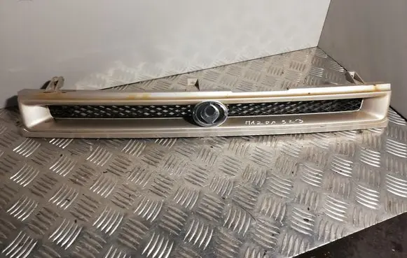 Mazda 323 F Front grill