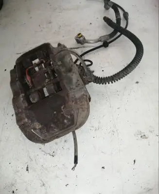 Volkswagen Touareg I Front brake caliper 209236052A