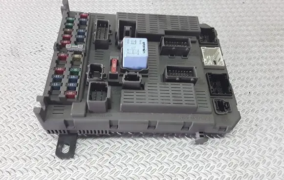Citroen C5 Fuse module 9647448280