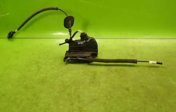 Renault Clio IV Rear door lock 825016604R