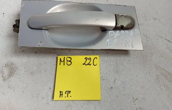 Volkswagen PASSAT B5 Rear door exterior handle 2689989
