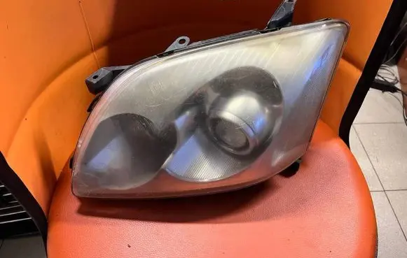 Toyota Avensis T250 Headlight/headlamp
