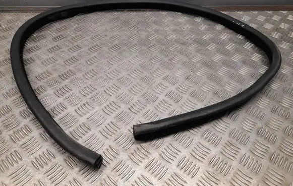 Mercedes-Benz E A207 Front door rubber seal A2076920376
