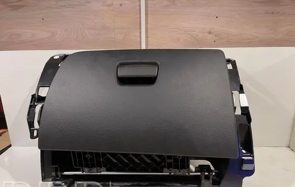 BMW X1 E84 Glove box