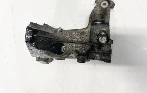 Citroen C4 I Engine mounting bracket 9685991680