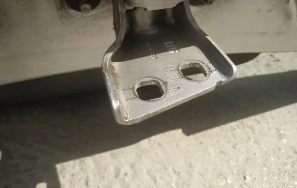 Chrysler Sebring (ST-22 - JR) Rear door lower hinge
