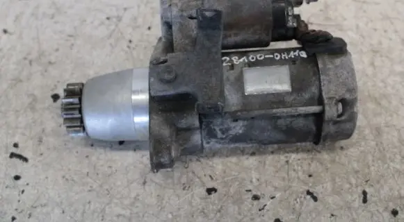 Toyota Avensis T250 Starter motor 28100-0H110