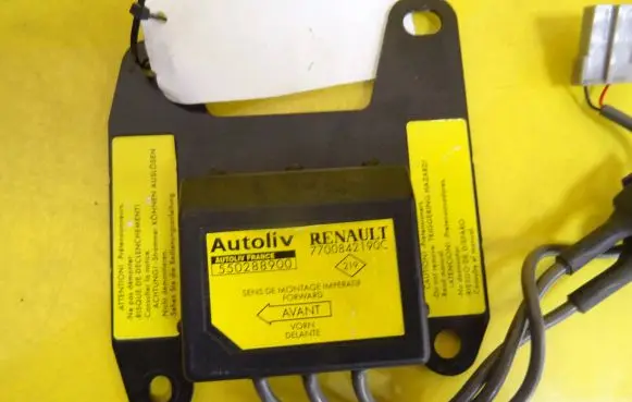 Renault Laguna I Airbag control unit/module 7700842190C 550288900