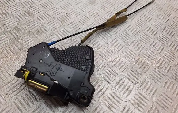 Toyota Corolla Verso AR10 Front door lock 6904002152 697100F010 697600F010
