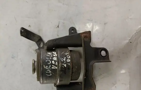 Toyota Corolla Verso AR10 Engine mount bracket