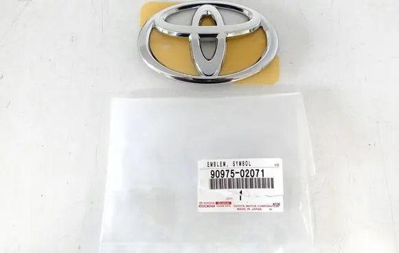 Toyota Yaris Manufacturers badge/model letters 9097502071