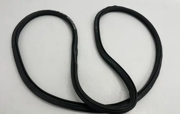 Rear door rubber seal (on body)