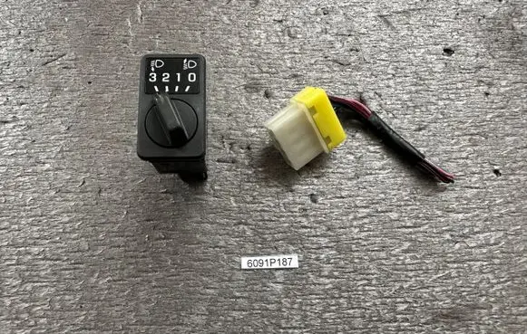 Nissan Patrol Y60 Headlight level height control switch 25190D4000