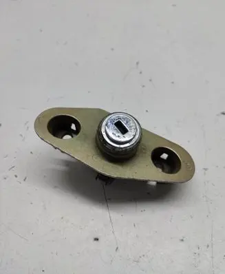 Volvo S60 Tailgate exterior lock 737700001