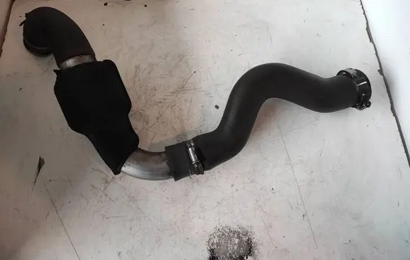 Opel Vivaro Intercooler hose/pipe MANC0107402 0508