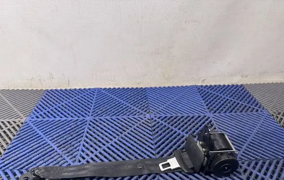 Toyota Avensis T270 Middle seatbelt (rear) 7335005070 633697900