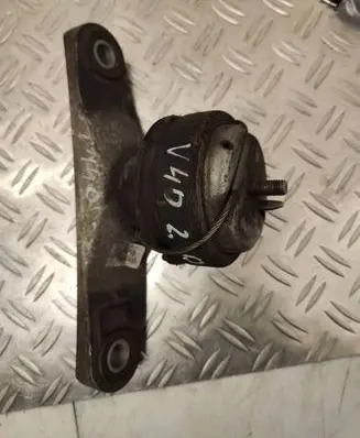 Engine mount bracket