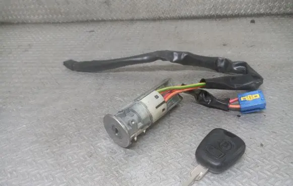 Peugeot 206+ Ignition lock