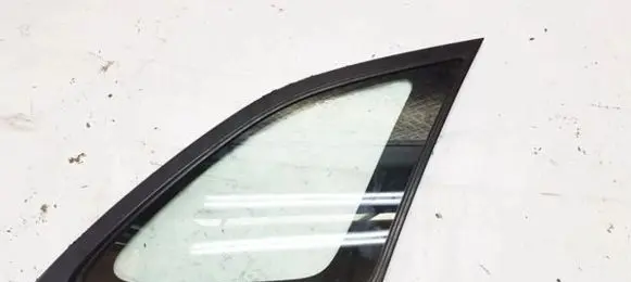 Mazda 323 F Rear side window