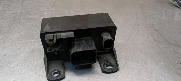 Mercedes-Benz C W203 Glow plug pre-heat relay 0255452832