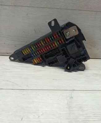 BMW 5 E60 E61 Fuse module 6906619