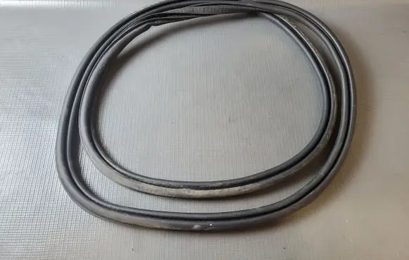 Volvo V90 Cross Country Front door rubber seal 32342434
