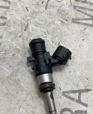 Audi A5 8T 8F Fuel injector 06L906031A