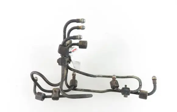Nissan Primera Fuel injector supply line/pipe 