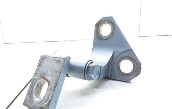 Volkswagen PASSAT B6 Front door upper hinge