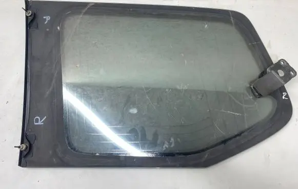 Toyota Land Cruiser (J120) Rear vent window glass 6272060791