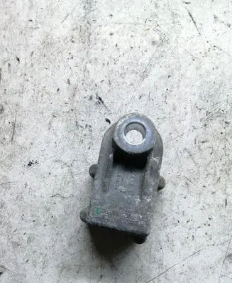 Volvo XC70 Engine mount bracket 30645245 30741762