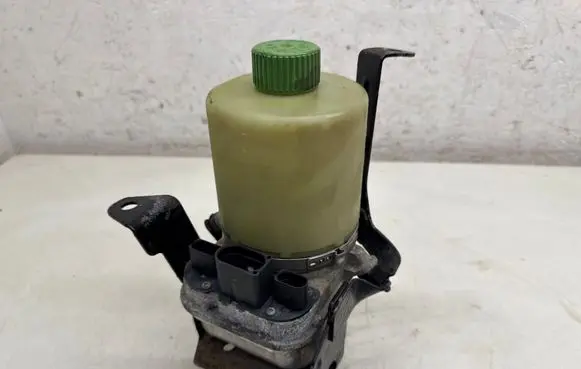 Volkswagen Polo IV 9N3 Power steering pump 6R0423156