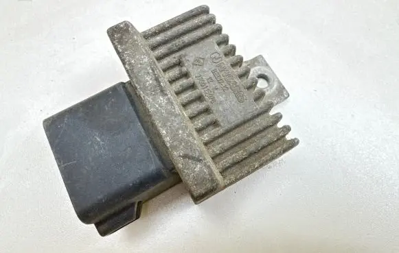 Renault Kangoo I Glow plug pre-heat relay 7700115078 E8D712