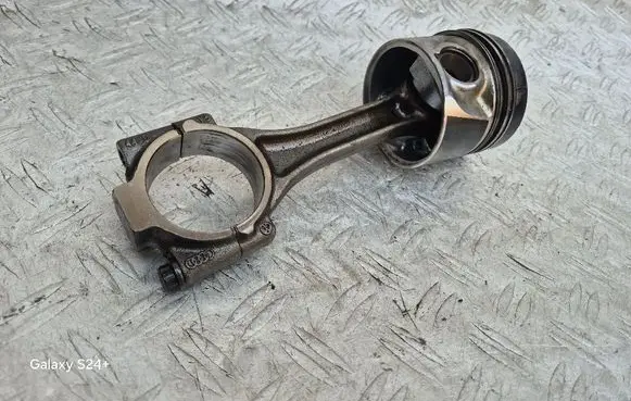 Piston with connecting rod