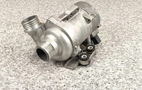 BMW 5 F10 F11 Electric auxiliary coolant/water pump 8635092