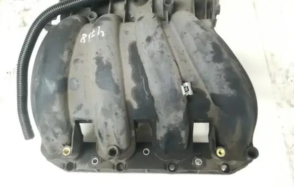 BMW 1 E81 E87 Intake manifold 7518751