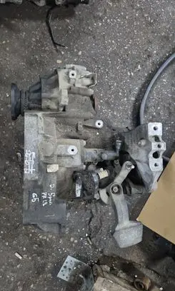 Volkswagen Golf V Manual 5 speed gearbox KQM 25118 142242