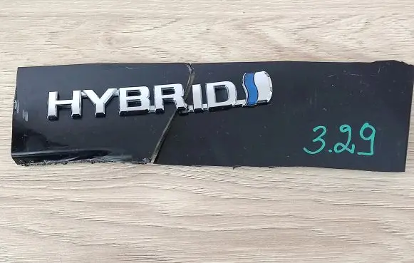 Toyota Prius (XW50) Manufacturers badge/model letters 