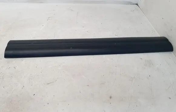 BMW 1 E81 E87 Front sill trim cover 51477066975 5147706697509