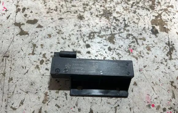 Dodge Challenger Aerial antenna amplifier 64469T 01344 68067753AA