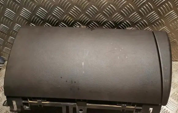 Glove box