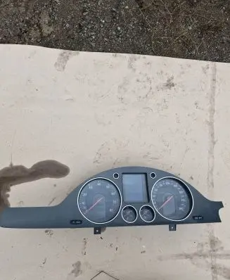 Volkswagen PASSAT B6 Speedometer (instrument cluster)