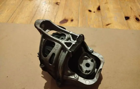 Audi A6 S6 C8 4K Engine mount bracket 782215150182 782215147917