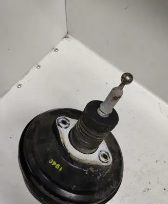Volkswagen PASSAT B5.5 Brake booster 4B3612105