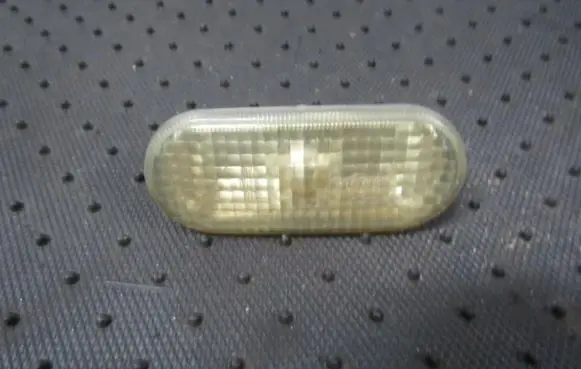 Volkswagen Bora Front fender indicator light 1j5949117