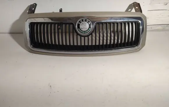 Skoda Fabia Mk1 (6Y) Front bumper upper radiator grill 6Y0823574