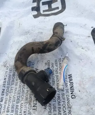 Volkswagen PASSAT B5.5 Engine coolant pipe/hose