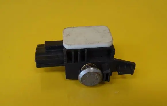 Renault Clio II Airbag deployment crash/impact sensor 8200529572